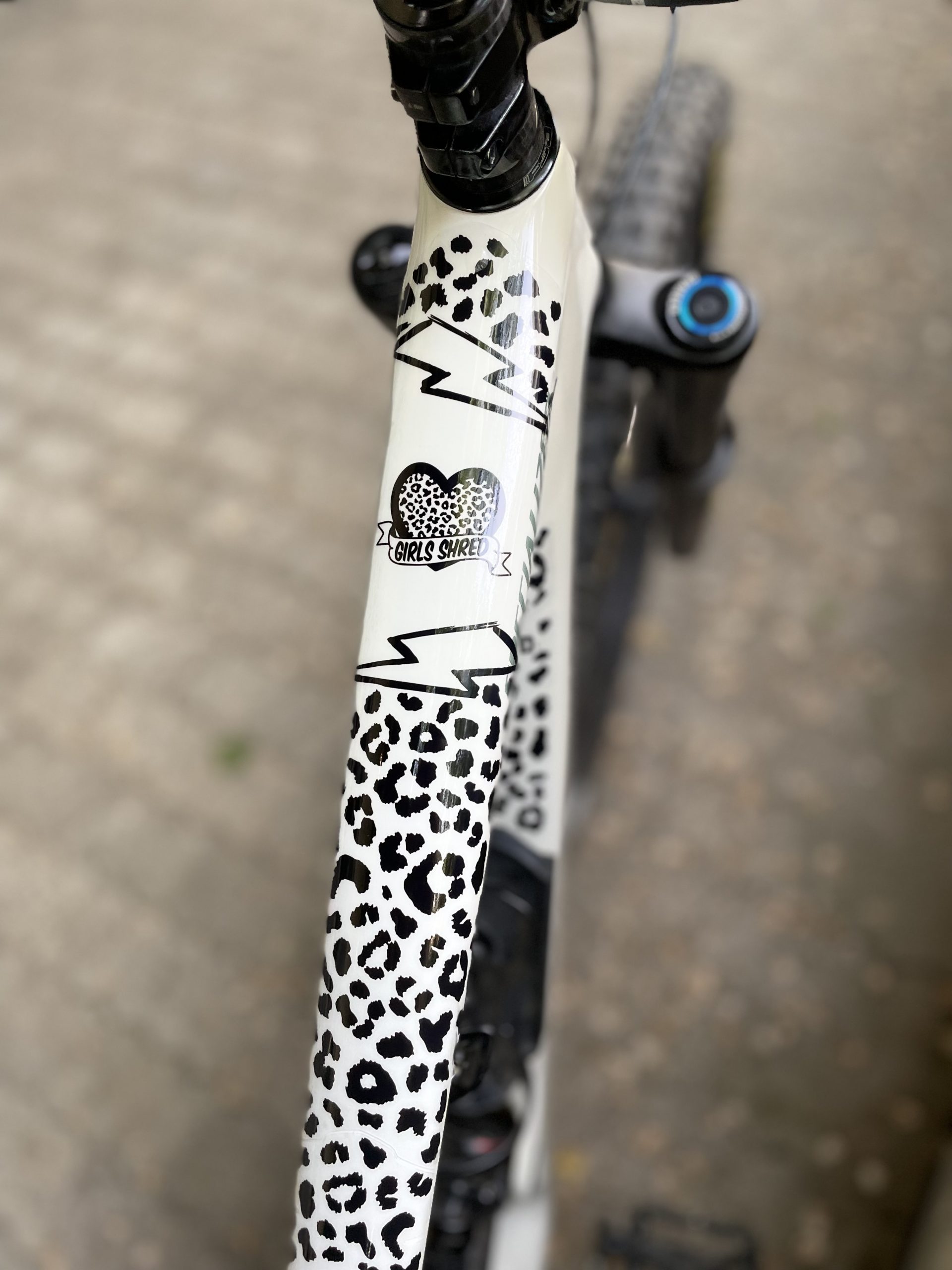 Rahmenschutzfolie XXL glossy Girls Shred black – Bild 2