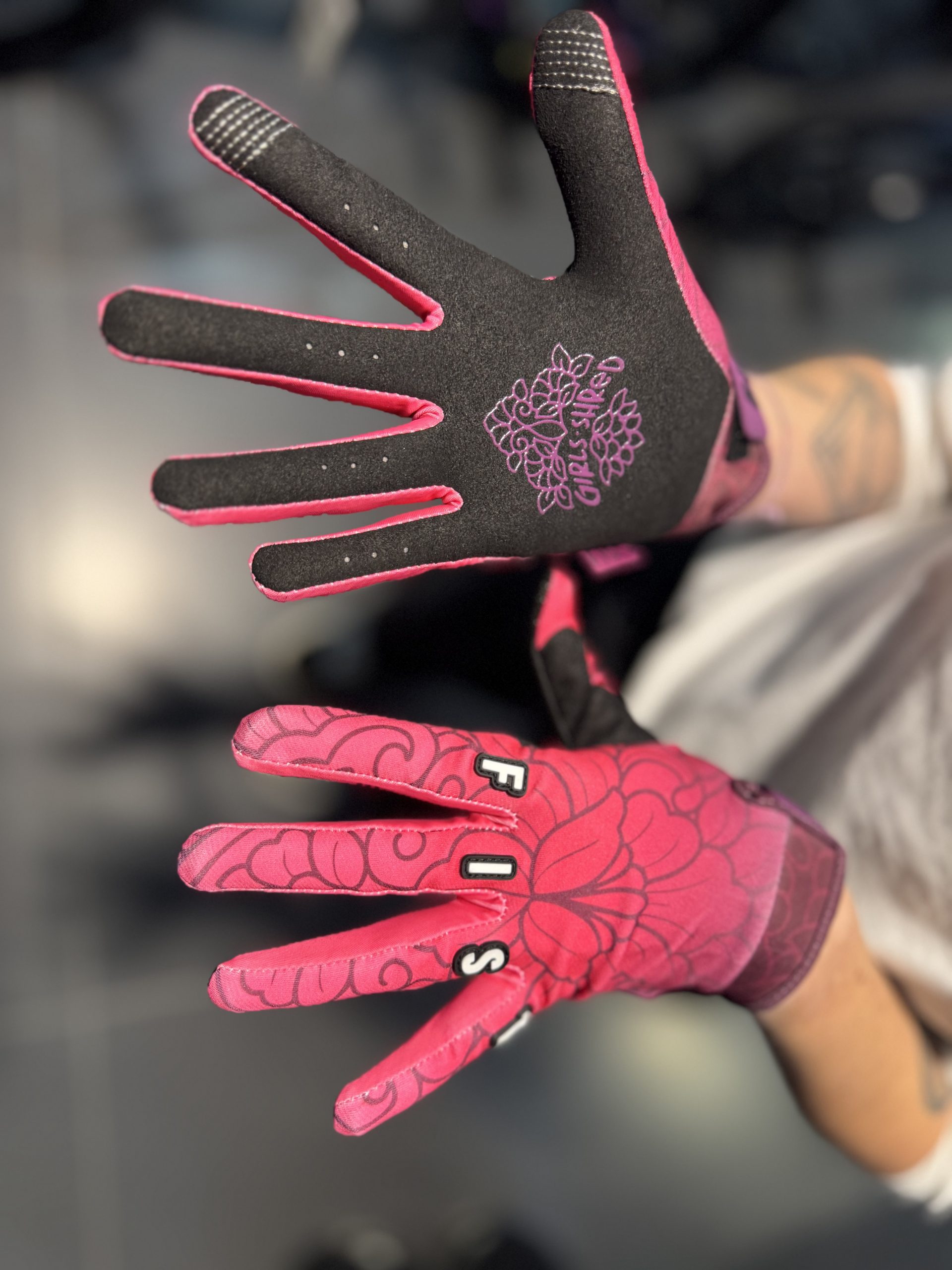 Handschuhe – FIST - Design by Jannaluna.Tattoo & Girls Shred (XS) Signatur Gloves Limited Edition – Bild 3