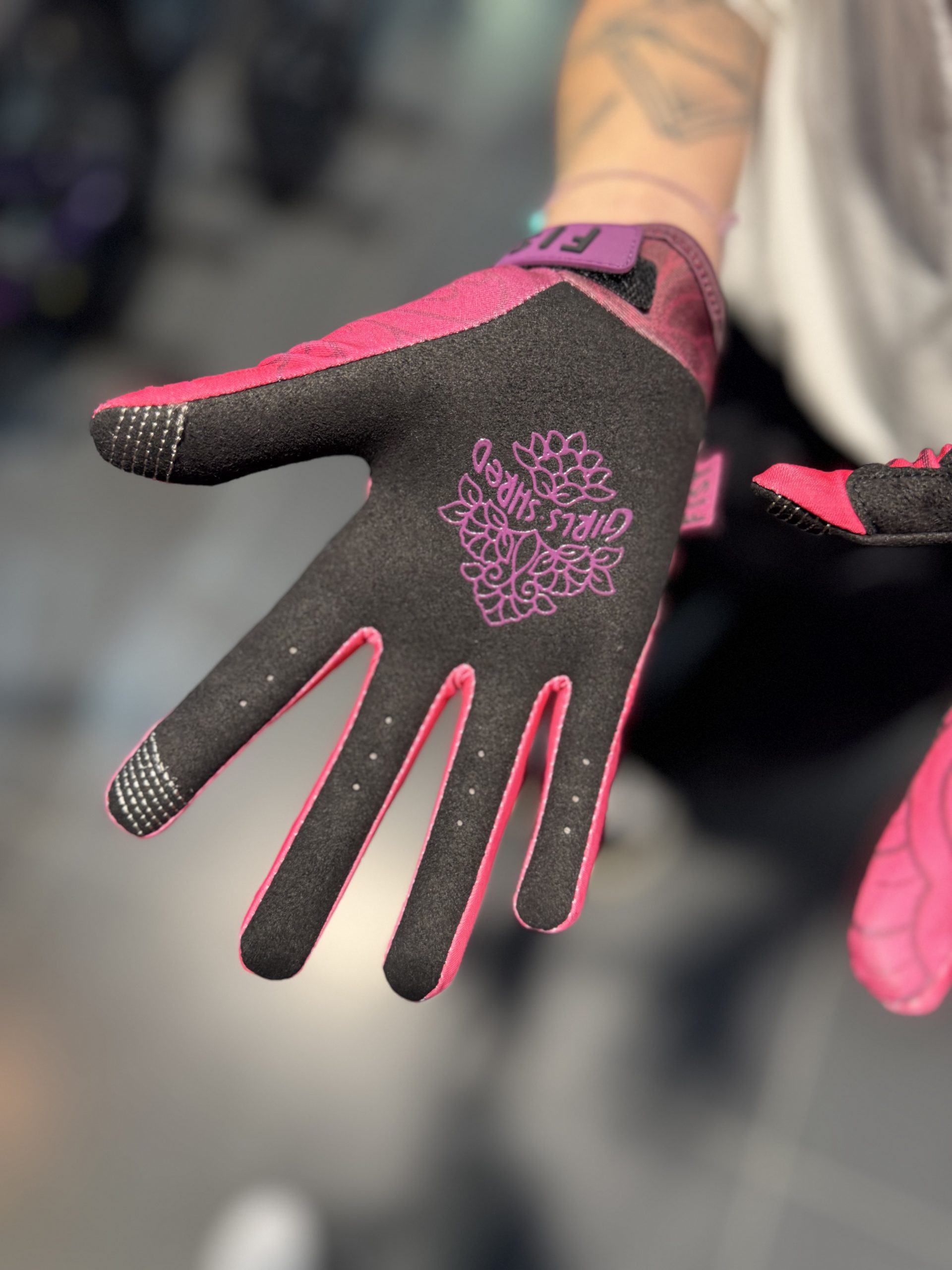 Handschuhe – FIST - Design by Jannaluna.Tattoo & Girls Shred (XS) Signatur Gloves Limited Edition – Bild 2